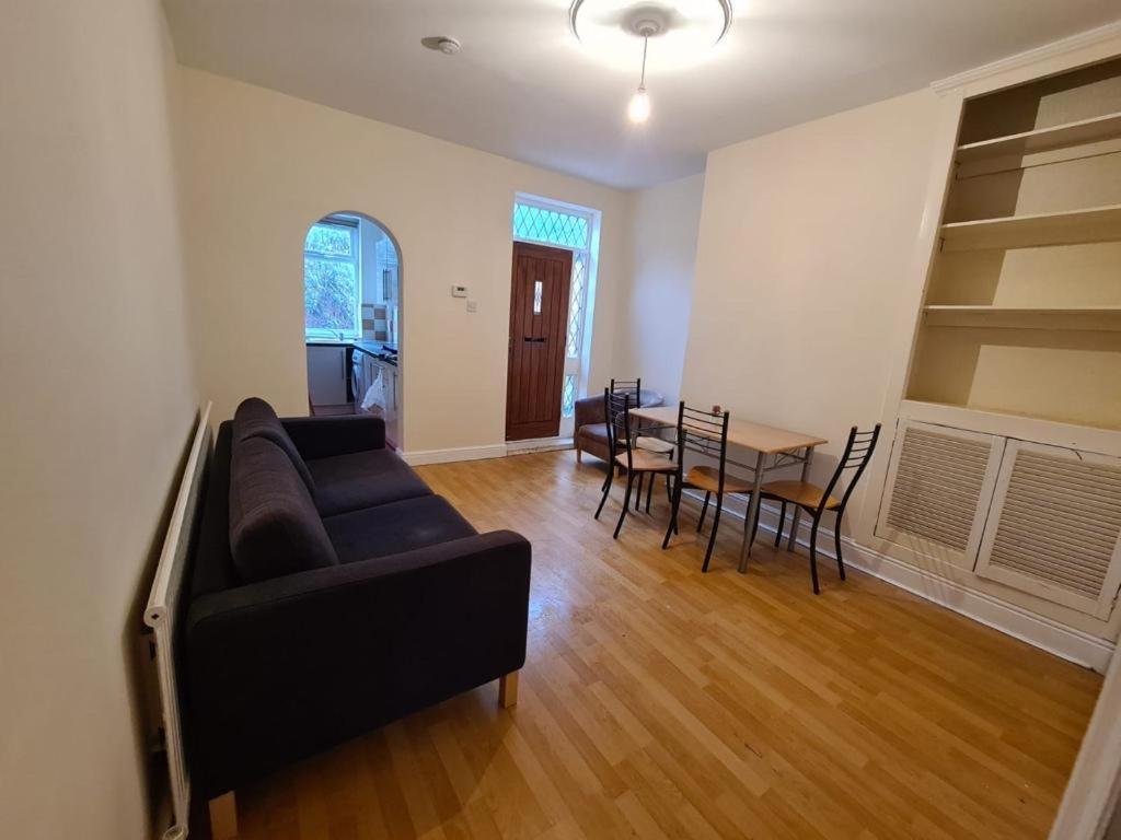 Budget Double En-Suite Bedroom Sheffield Exterior photo